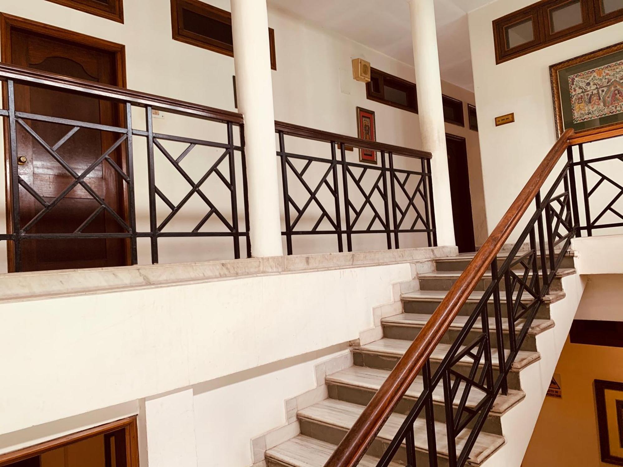 Hotel Devika Дібругарх Екстер'єр фото
